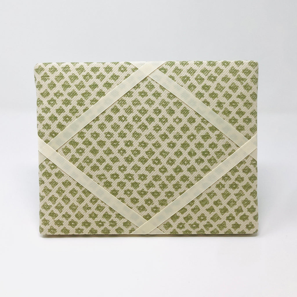Freestanding Photo Frame - Fermoie Marden Green / Ivory