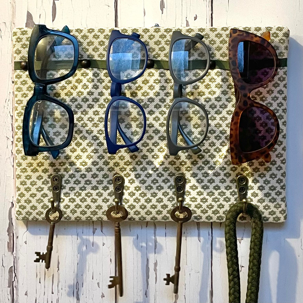 Specs, Sunnies & Key Hangers
